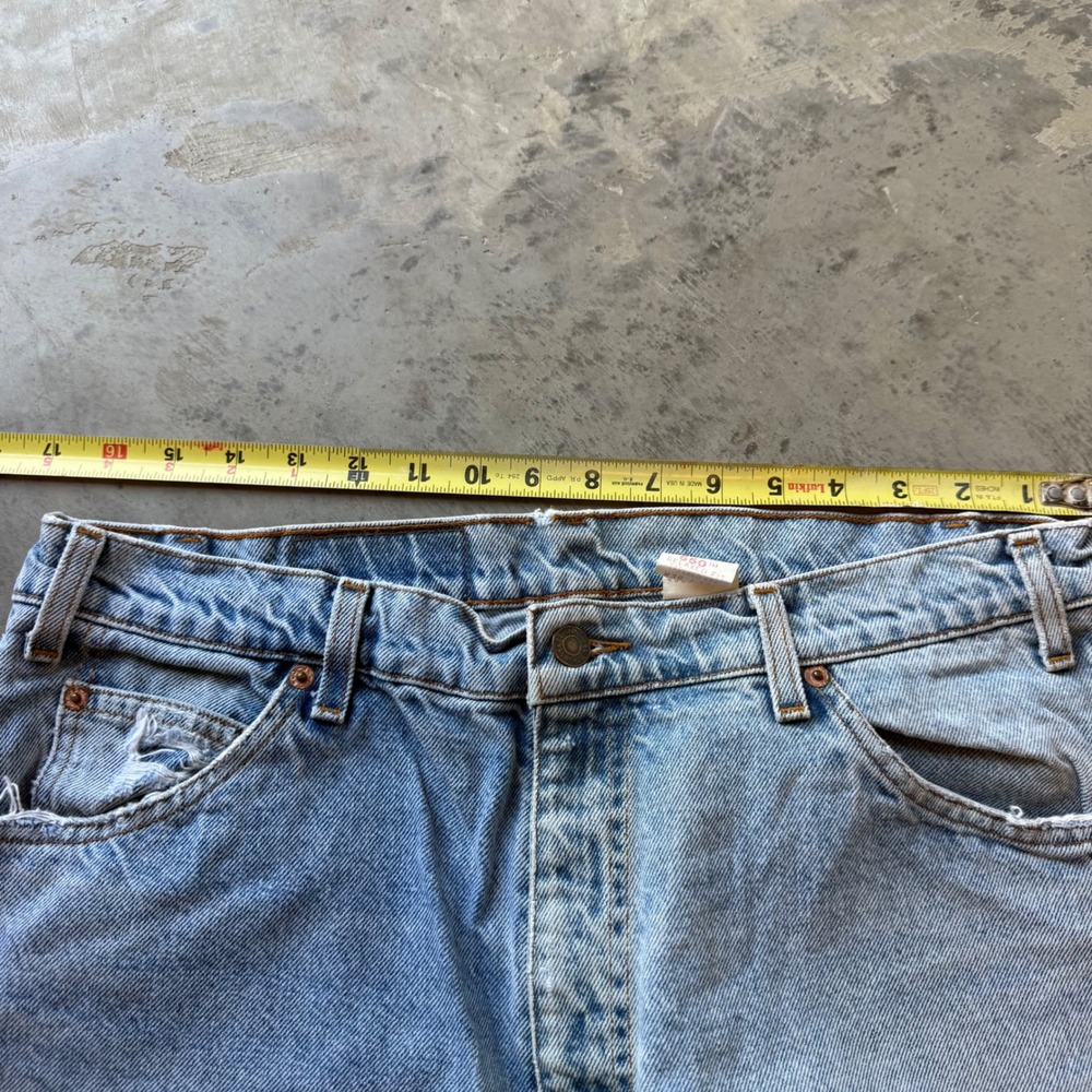 Vintage Levis 550 Relaxed Fit Tapered Leg Light Wash Jeans Orange Tab 34x30 - Picture 4 of 8